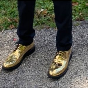 LG wht shrt w metallic gold print roses
Gld shoes sz 11
Gld Belt Md  34-35 in